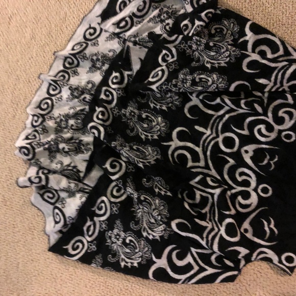 Flowy top - Picture 2 of 2